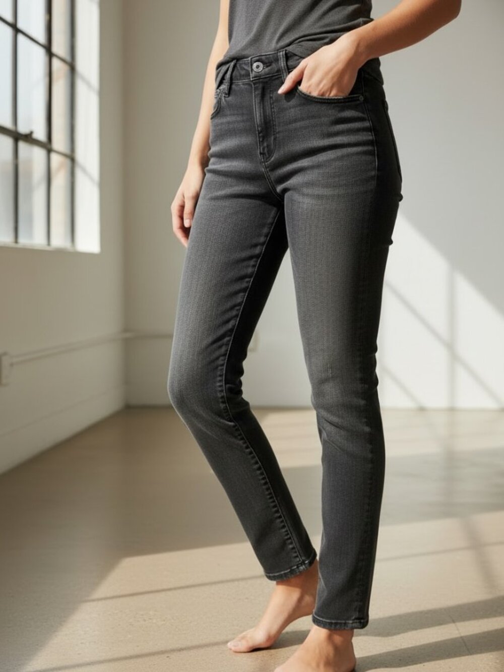 ZARA Dark Wash Distressed Jeans Size 6 EUC